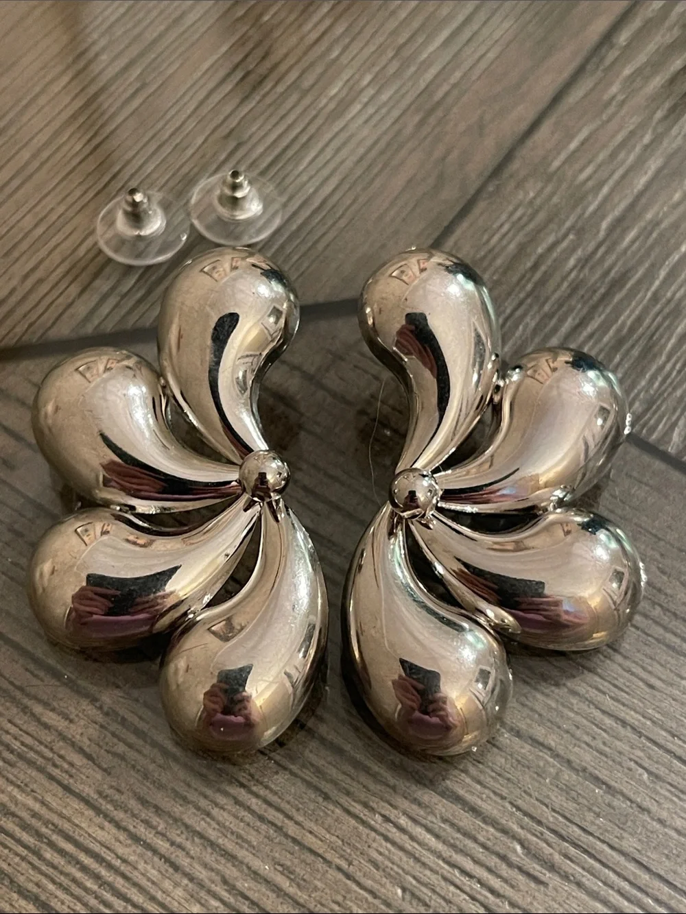 Vintage High-polished, Abstract Teardrop Petal Fan Earrings - Retro Modern Style